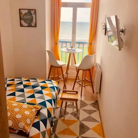 Studio Avec Vue Mer Exceptionnelle Sur La Plage Apartment